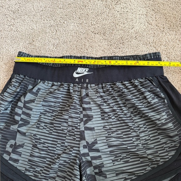 NIKE Air Running Tempo Shorts In Black Print M - Picture 4 of 9